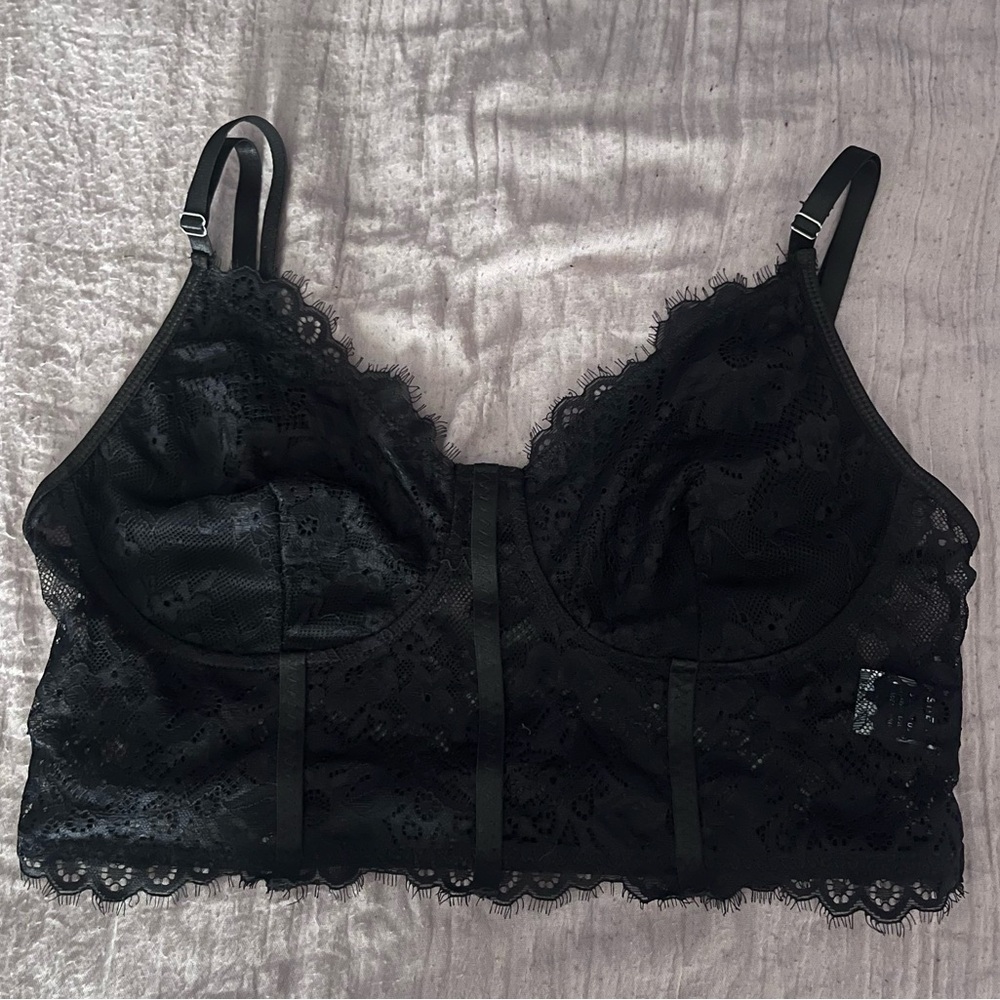 SHEIN Black Lace Trim Crop Top